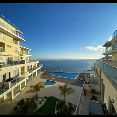 Pula Al -swimming Pool And Parking- شقة
