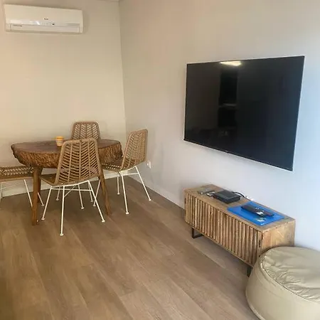 Pula Al -swimming Pool And Parking- شقة
