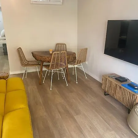 Pula Al -swimming Pool And Parking-